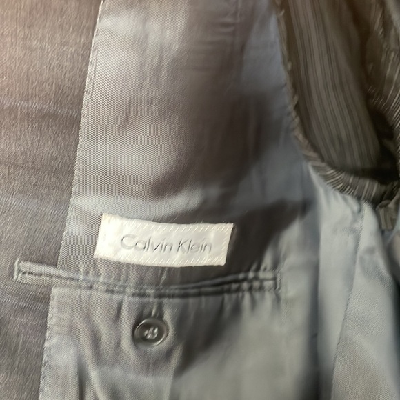 2 Piece Mens Suit Calvin Klein 38L 100% Wool 4 button Cuff. - Picture 6 of 16